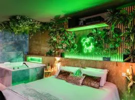 Suite Jungle avec Spa, Sauna, et cinéma