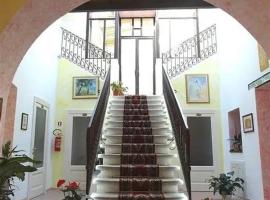 B&B LUXURY San Giuseppe، فندق في غيراتشه