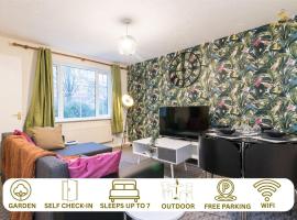3-Bed House in Coventry with Free Parking & Private Garden By Sublime Stays, Hotel in Parkside