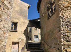 Mas Des Prades avec vue splendide, hotel v destinaci Le Poët-Célard