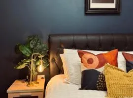 A&A Luxury Stay Mowbray - 1Bdr Apt w Balcony & Views