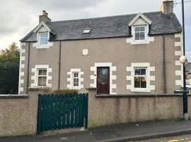 Mercury Holiday Homes - 4 Bedroom Stracathro Free Parking