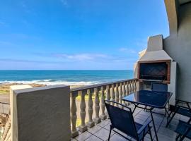 Uvongo Cabanas 13B، فندق في أوفونغو بيتش