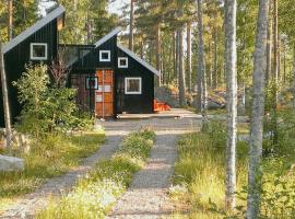 Designer Container Home By The Sea In Långvind: Norrala şehrinde bir otel