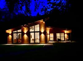 Blockhaus With Private sauna, Fireplace, Pure Nature And Tranquility, מלון בהיימבאך