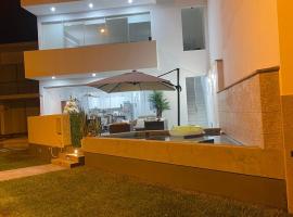 Hermosa casa de playa Asia、リマのホテル