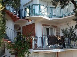 Apartmani Primorski hrast، فندق في بار