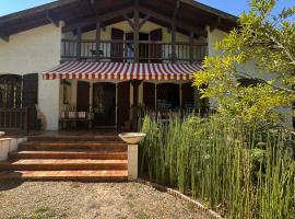 Yacumama Guesthouse, hotel v mestu Soorts-Hossegor