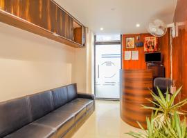 OYO Flagship 79226 Hotel Roy Residency, hôtel à Ingrāj Bāzār