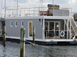 Hausboot Hecht mit Dachterrasse in Schleswig