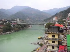 Hotel V N Ganga