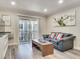 Shop, Hike and Sip Wine Pleasanton Gem with Balcony!