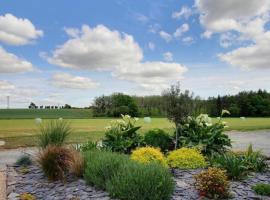 Les gîtes de Bréhaut, hotel a Taupont