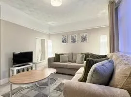 Stylish 2 Bedroom Home in Quiet Neighbourhood with 3 Beds and Free Parking