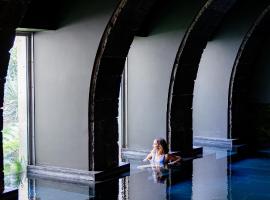 NINE DOTS Azorean Art Boutique Hotel, hotel in Ponta Delgada