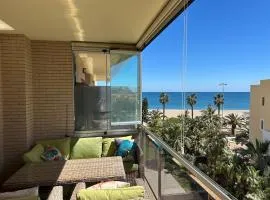 Romanilla Suites con vistas al mar, piscina y salida directa a la playa