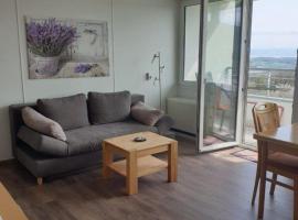 Appartement mit schöner Weitsicht auf Bodensee und Berge, hotel in Oberteuringen