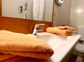 Hotel Landeroith, hotel sa Weyregg am Attersee