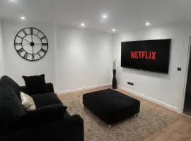 Modern Spacious Home Contractor Friendly LUXE