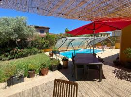 La Columerine - villa familiale - soleil - piscine, отель в городе Коломье