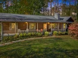 Hill Top Tree House by Carolina Mornings