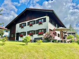 Alpblickhisle - Ferienhaus mit traumhaftem Blick, hotelli kohteessa Oberstdorf