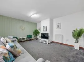 Elmbank Avenue House by Klass Living Uddingston