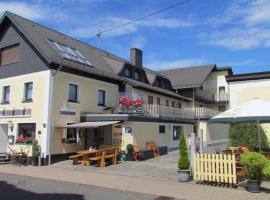 Hotel & Restaurant Hüllen, hotel v destinaci Barweiler