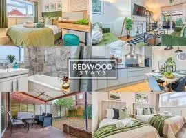 Cosy 3-Bedroom Serviced House with Free Fast WiFi and Parking for 2 Cars By Redwood Stays