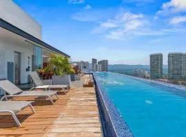Zoho Luxury Condo with Rooftop Pool, Gym, Parking