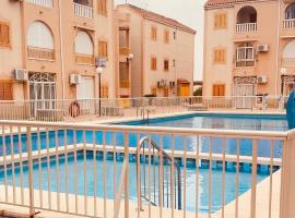 Sunny Apartament with Pool & Beach, Hotel in Torrevieja