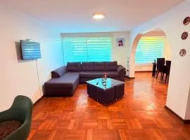 Casa Las Condes, steps from Manquehue Metro
