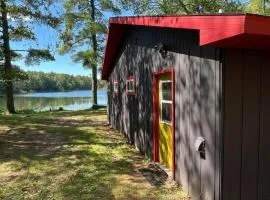 Cozy Cabin on Private Lake in Gwinn