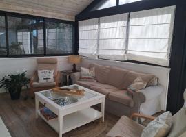 Le Chalet d'Isabelle-sur la v&eacute;lodyss&eacute;e-drap-serviette, cabin nghỉ dưỡng ở Sainte-Eulalie-en-Born