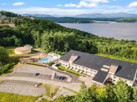 Cedar Lodge Condo with Loft and private balcony