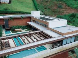 Casa frente ao Clube de Escarpas do Lago