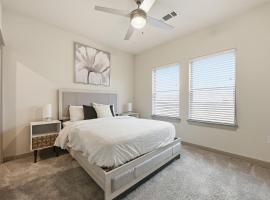 Unit 232 Comfy 2BR 2BA Retreat, Hotel in Cleburne