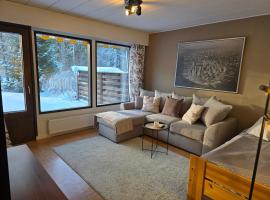 Saunallinen rivitalokaksio, hotel a Varkaus