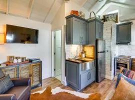 Pensacola Tiny House < 1 Mi to Bayview Park!