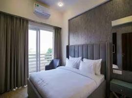 Shri Ji Homess-Near Prem Mandir and ISCKON, hotel din Vrindavan