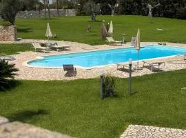 Masseria alba salentina con piscina