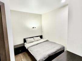 Apartment Studio Versailles Park 3, hotel a Irpin'