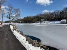 Lakefront Couples Retreat in the Poconos