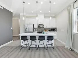 O14B Single-Story 2BR Townhome with King Beds Private Gym