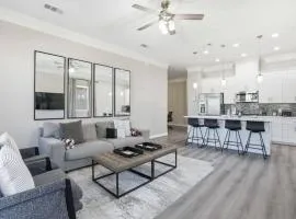 O30A Single-Story 2BR Townhome w King Beds, Workspace, Yard
