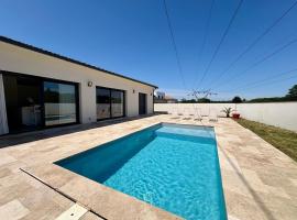 Halimi - Villa 5 Chambres 7 Personnes avec Piscine, hótel í Lormont