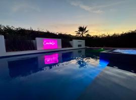 Lagoon 7BR Desert Gem w Huge Pool, Spa Gameroom, hôtel à Coachella