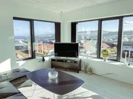Ocean and City View - Modern 3BR in Hoyvik