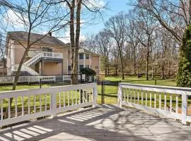 Entire Saunderstown Home with Pool
