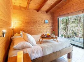 Ruca Lodge un refugio exclusivo en bosque costero Calma y naturaleza Entre bosque y mar l Piscina & desayuno, hotel a Polcura